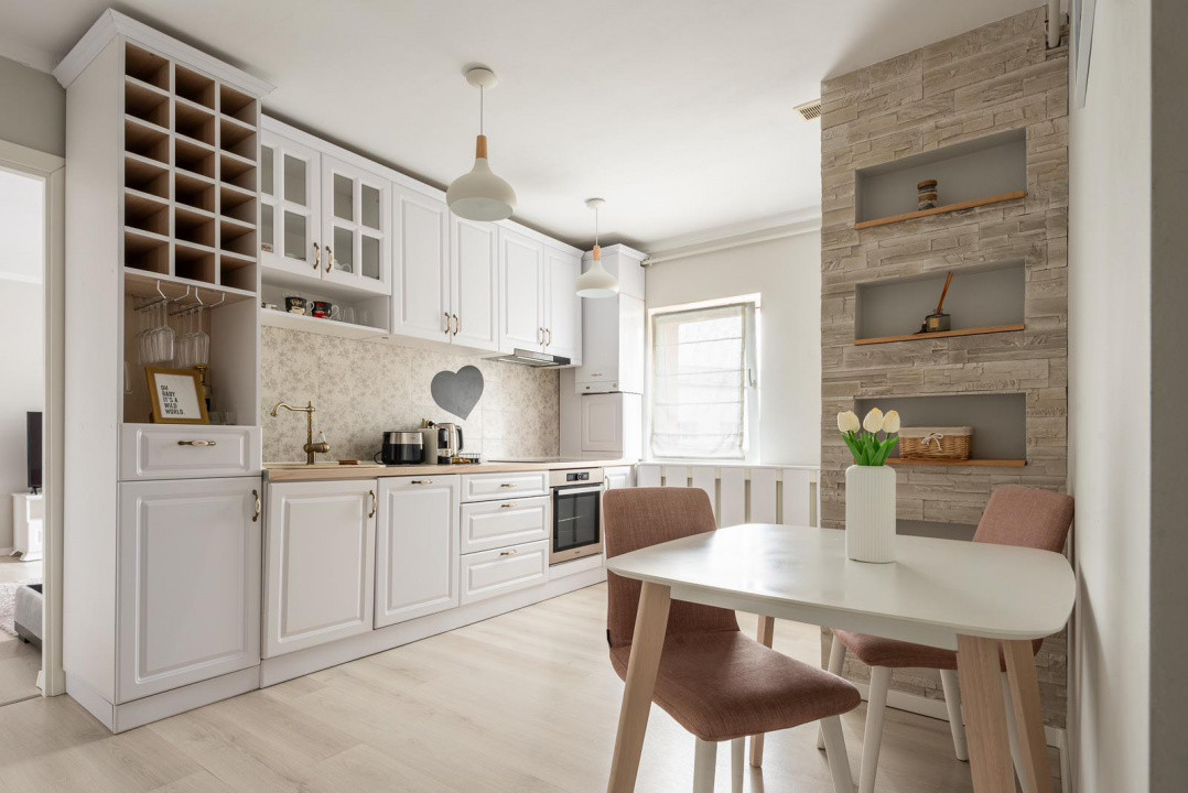 Apartament 2 camere , etaj 1, zona Iulius Mall