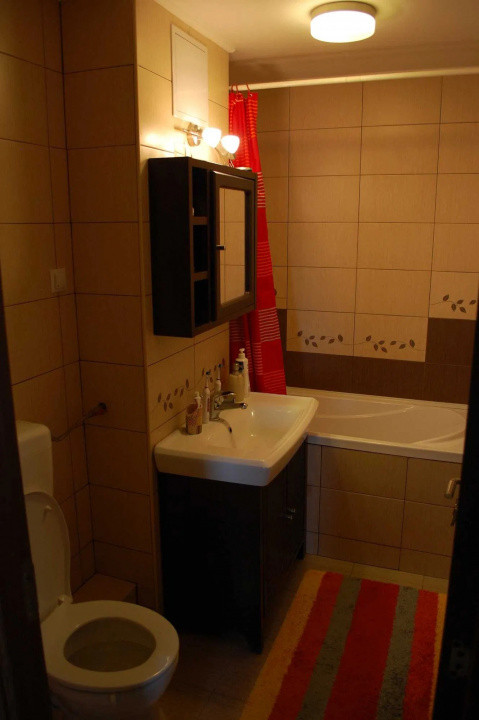 Apartament 3 camere renovat, etaj intermediar – Aleea Vidraru