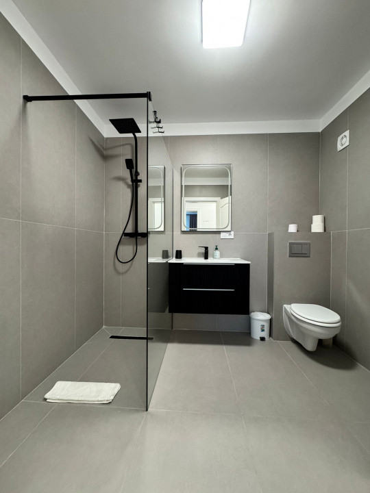 Apartament de 3 camere, 2 bai ,balcon ,etaj 1 , La Cheie, Lux! Rivus!