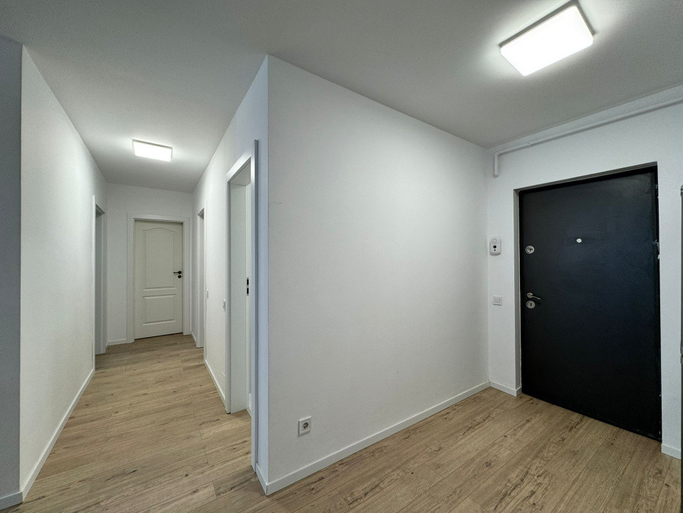 Apartament de 3 camere, 2 bai ,balcon ,etaj 1 , La Cheie, Lux! Rivus!