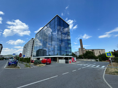 Apartament de 3 camere, 2 bai ,balcon ,etaj 1 , La Cheie, Lux! Rivus!