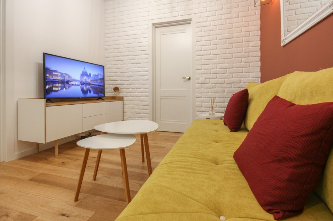 Apartament 2 camere, 42 mp, etaj intermediar, zona Vivo