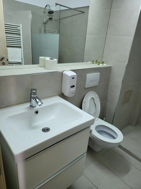 Apartament cu 2 camere, etaj intermediar, zona Iulius Mall