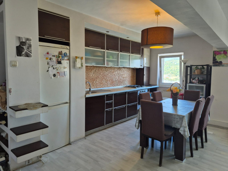 Apartament 4 camere, 81 mp, etaj intermediar, Calea Floresti