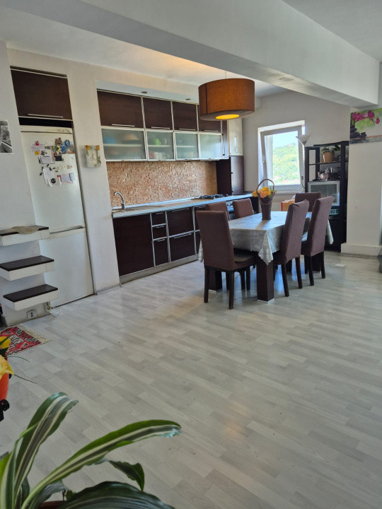 Apartament 4 camere, 81 mp, etaj intermediar, Calea Floresti