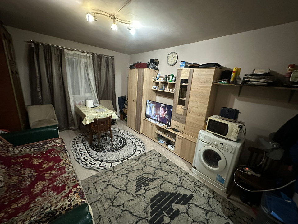 Chirie Garsoniera 22mp, baie, bucatarie zona Dambu Rotund 