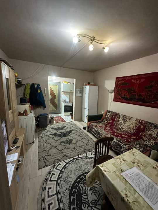 Chirie Garsoniera 22mp, baie, bucatarie zona Dambu Rotund 