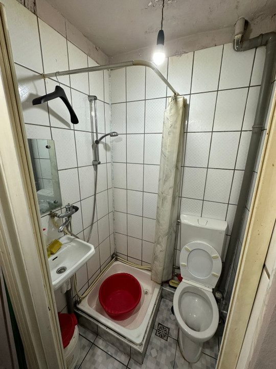 Chirie Garsoniera 22mp, baie, bucatarie zona Dambu Rotund 