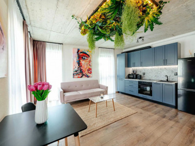 Apartament cu 2 camere în centru, parcare, curățenie săptămânală 