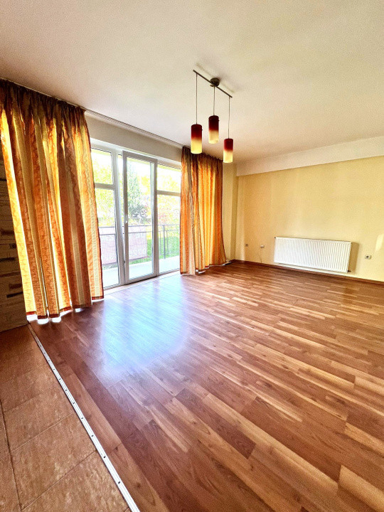 Apartament cu 3 camere si 2 balcoane, 63 mp, zona Petrom 