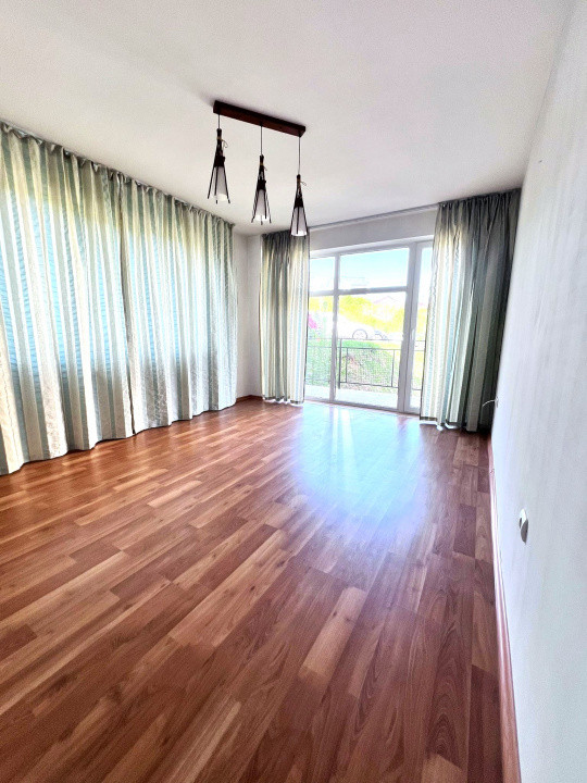 Apartament cu 3 camere si 2 balcoane, 63 mp, zona Petrom 
