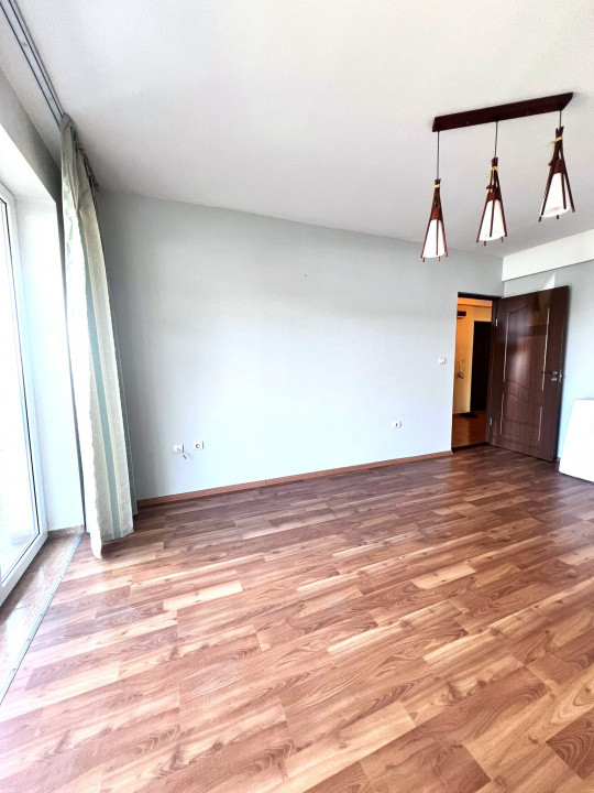 Apartament cu 3 camere si 2 balcoane, 63 mp, zona Petrom 