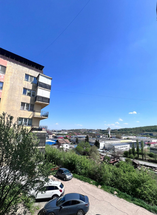 Apartament cu 3 camere si 2 balcoane, 63 mp, zona Petrom 
