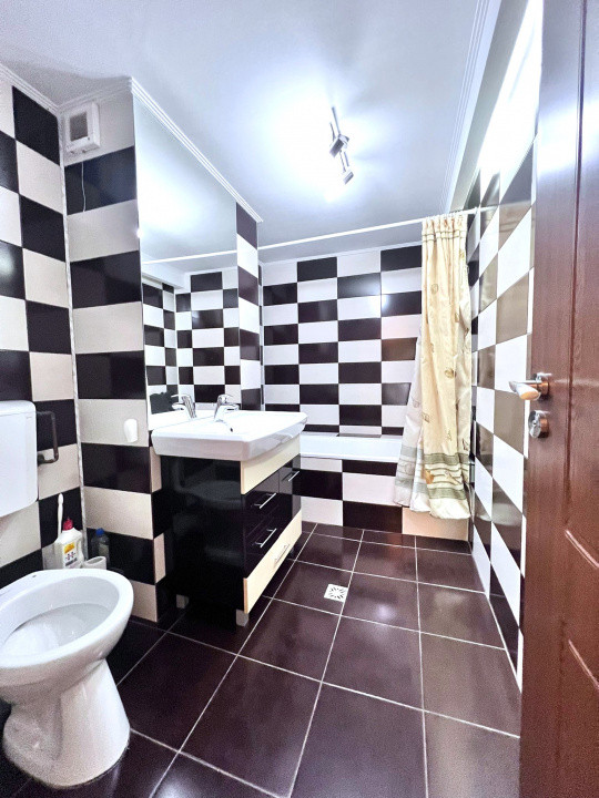 Apartament cu 3 camere si 2 balcoane, 63 mp, zona Petrom 