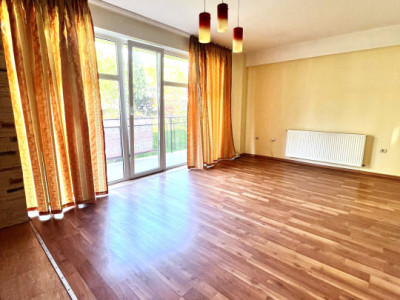 Apartament cu 3 camere si 2 balcoane, 63 mp, zona Petrom 