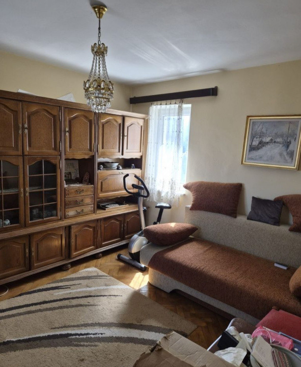 Apartament 3 camere decomandat, etaj intermediar cartier Manastur 