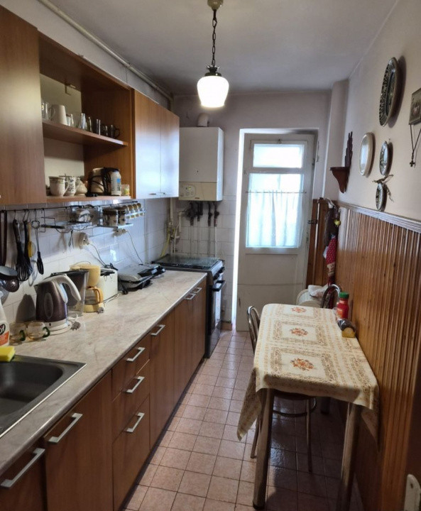 Apartament 3 camere decomandat, etaj intermediar cartier Manastur 