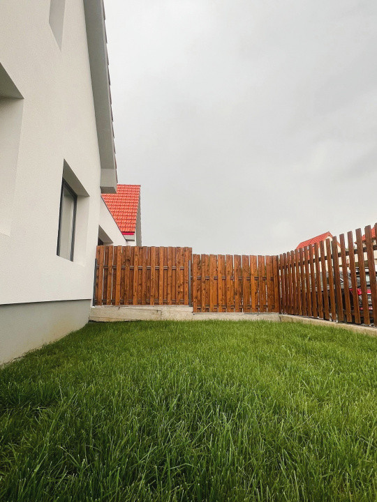 Casa tip duplex, 221 mp util si 525 mp teren, Salicea