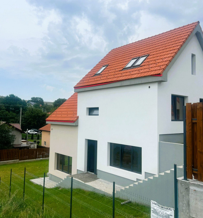 Casa tip duplex, 221 mp util si 525 mp teren, Salicea