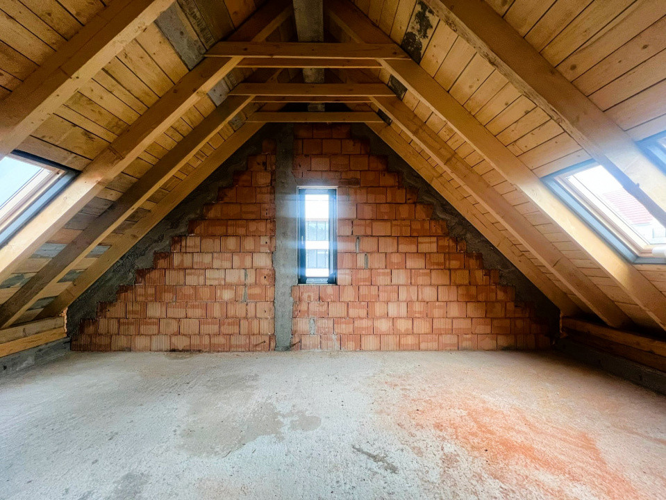 Casa tip duplex, 221 mp util si 525 mp teren, Salicea