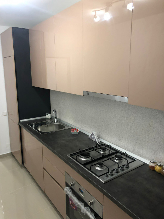 Apartament cu 2 camere, et intermediar, zona Fabrica de Sport
