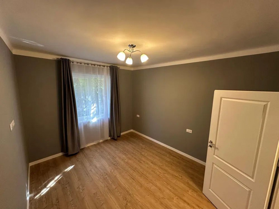 Apartament cu 2 camere, et 1, zona centrală 