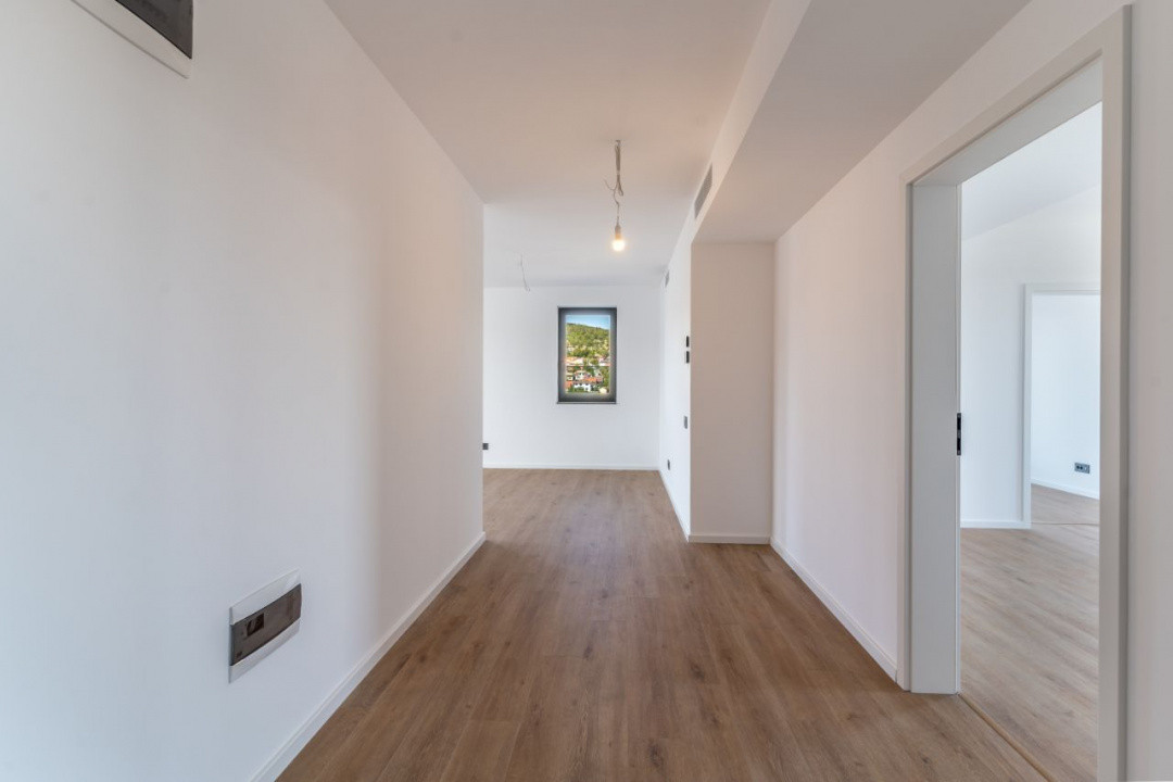 Apartament cu 3 dormitoare, Living + Bucătărie 2 bai, 2 terase!