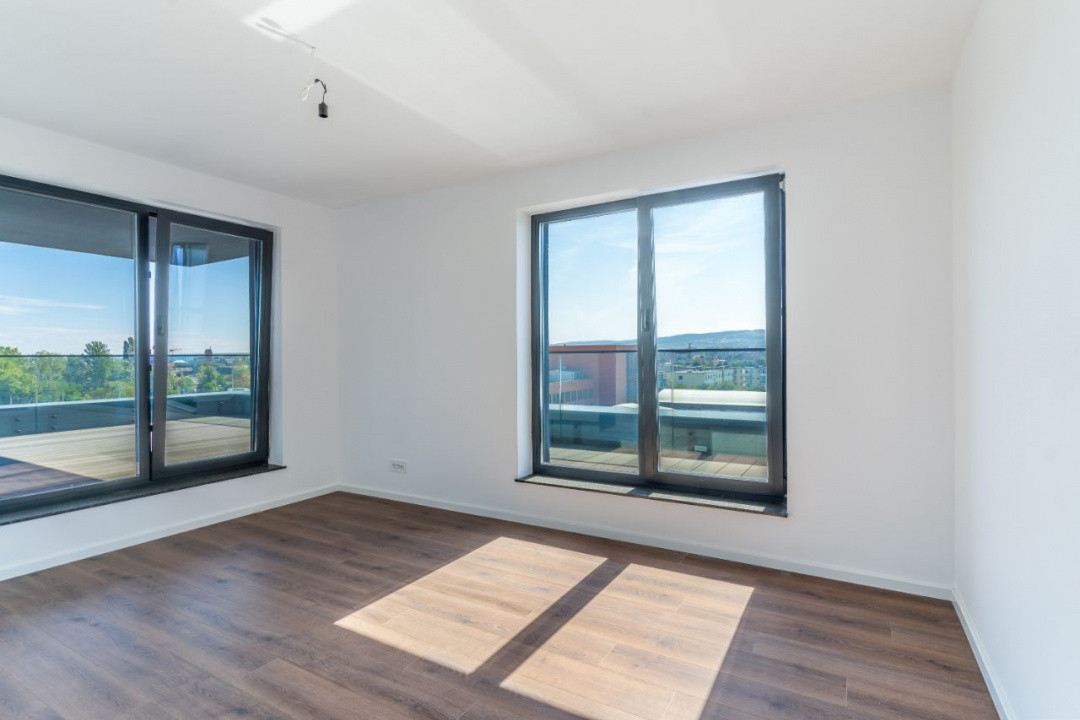 Apartament cu 3 dormitoare, Living + Bucătărie 2 bai, 2 terase!