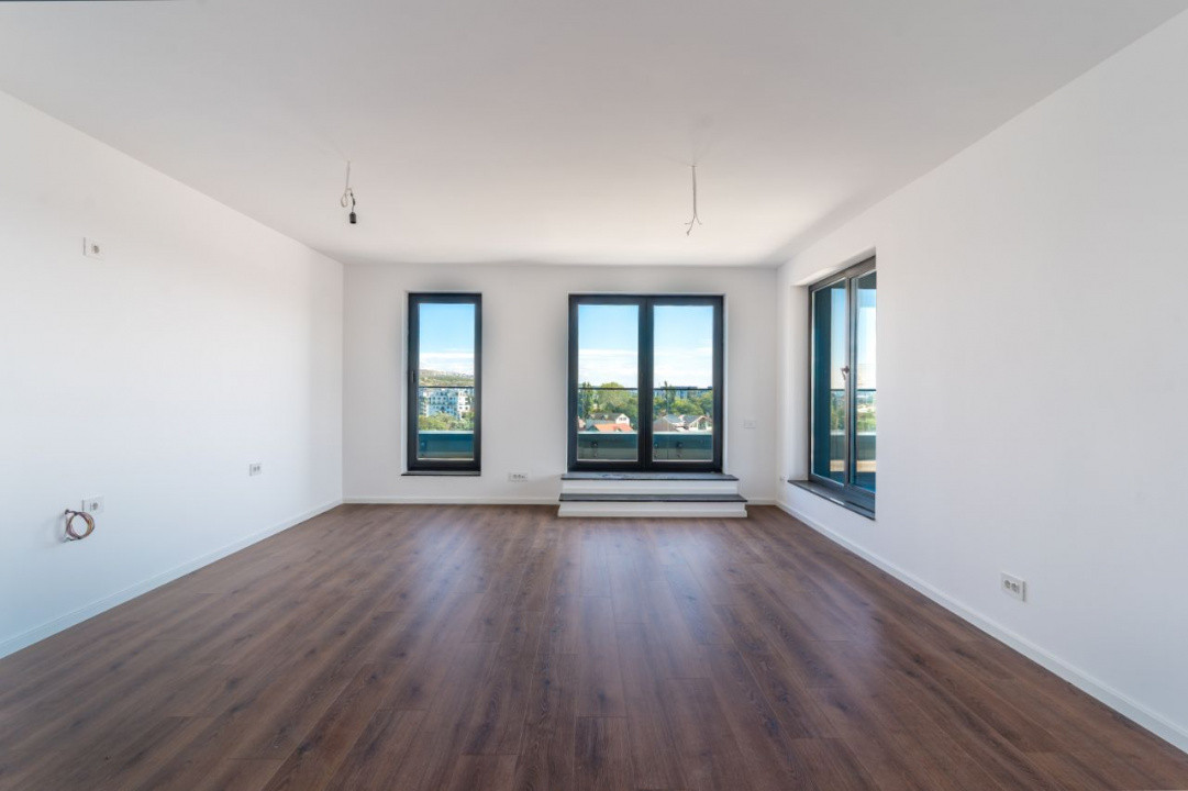 Apartament cu 3 dormitoare, Living + Bucătărie 2 bai, 2 terase!