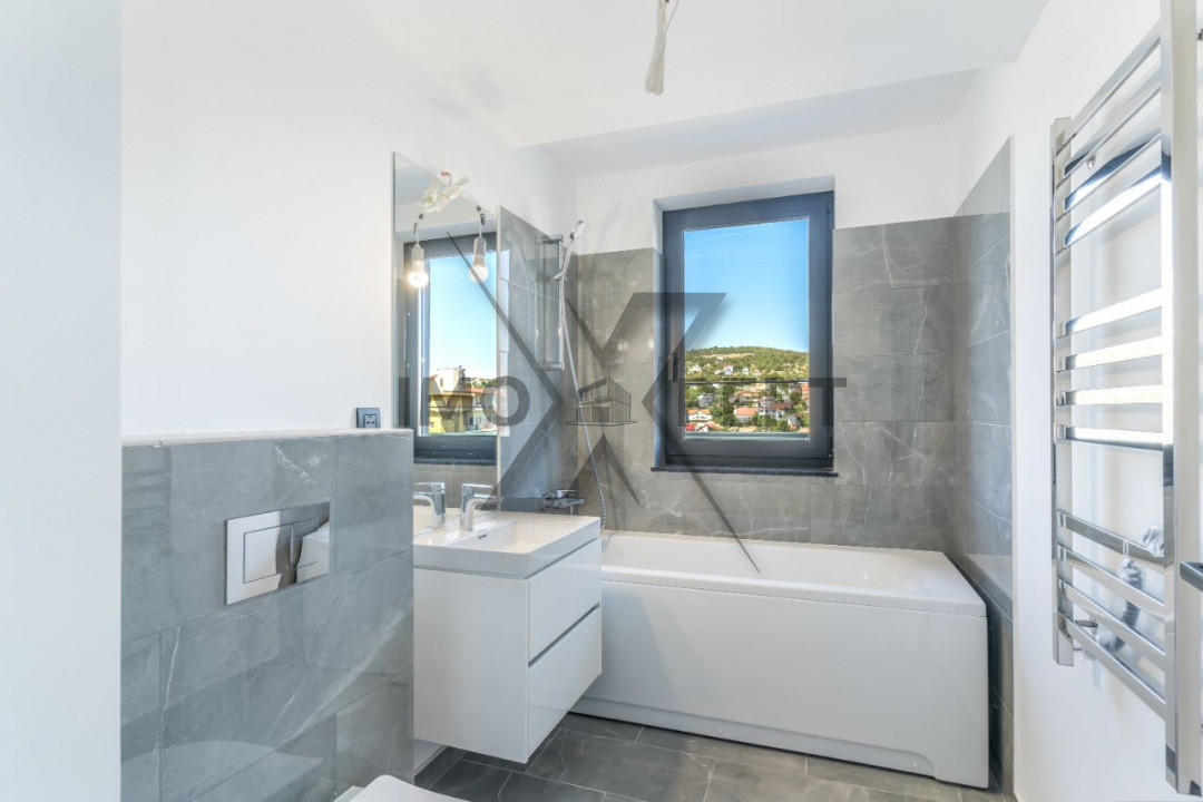 Apartament cu 3 dormitoare, Living + Bucătărie 2 bai, 2 terase!