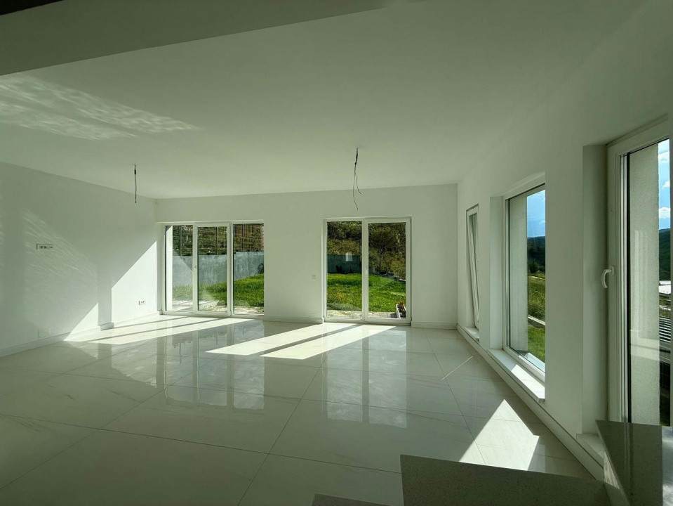 Casa individuala 4 camere ,parțial mobilat ,zona Vivo 