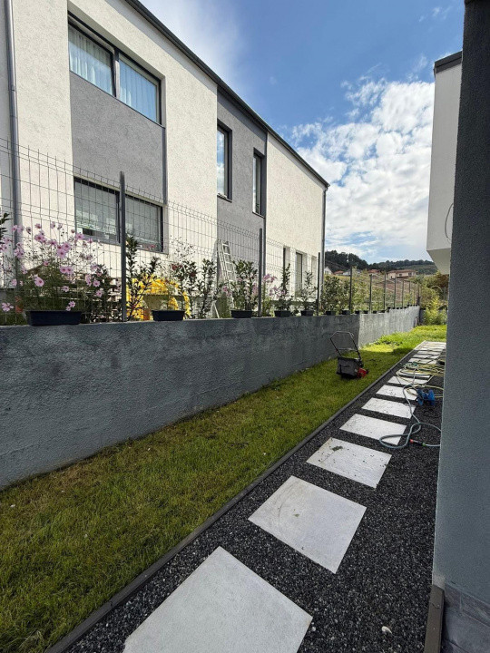 Casa individuala 4 camere ,parțial mobilat ,zona Vivo 