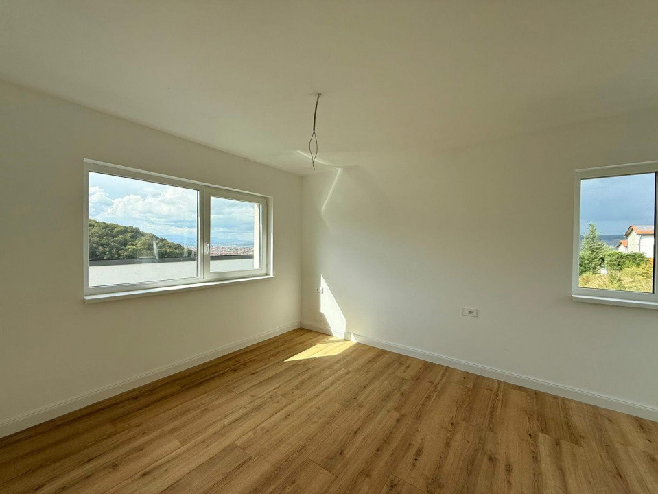 Casa individuala 4 camere ,parțial mobilat ,zona Vivo 