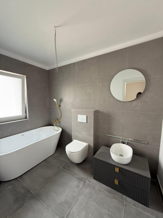 Casa individuala 4 camere ,parțial mobilat ,zona Vivo 