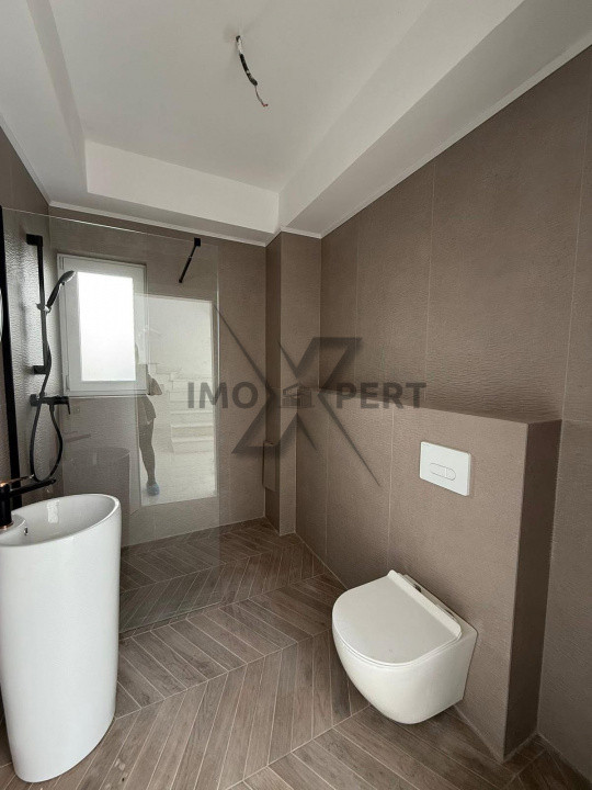 Casa individuala 4 camere ,parțial mobilat ,zona Vivo 