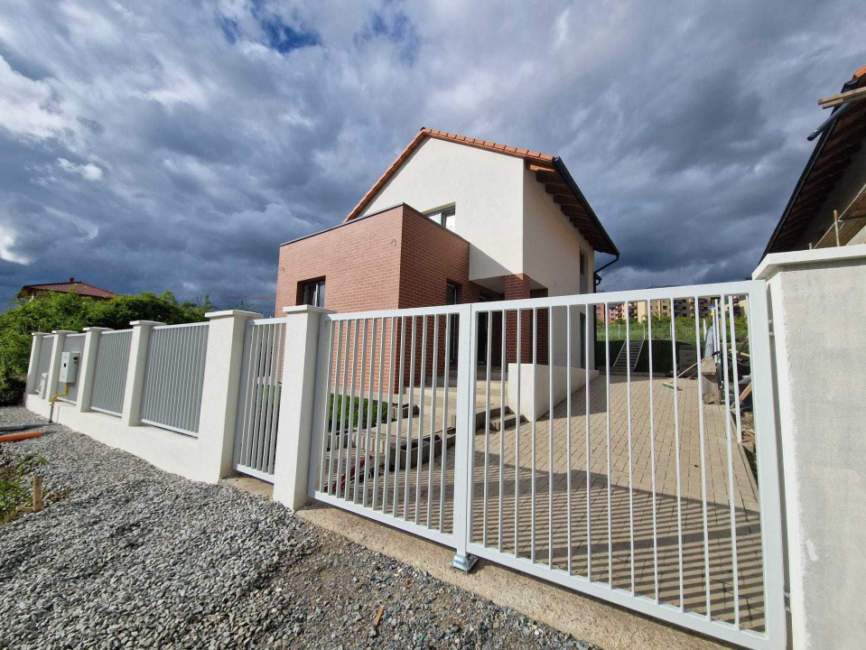 Casă premium la intrare in Chinteni, 514 mp teren, panouri solare