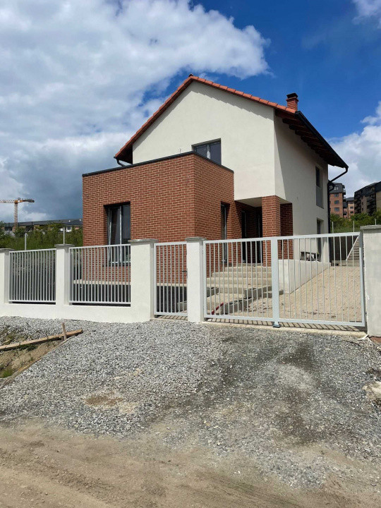 Casă premium la intrare in Chinteni, 514 mp teren, panouri solare