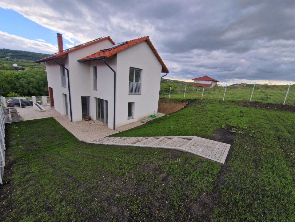 Casă premium la intrare in Chinteni, 514 mp teren, panouri solare