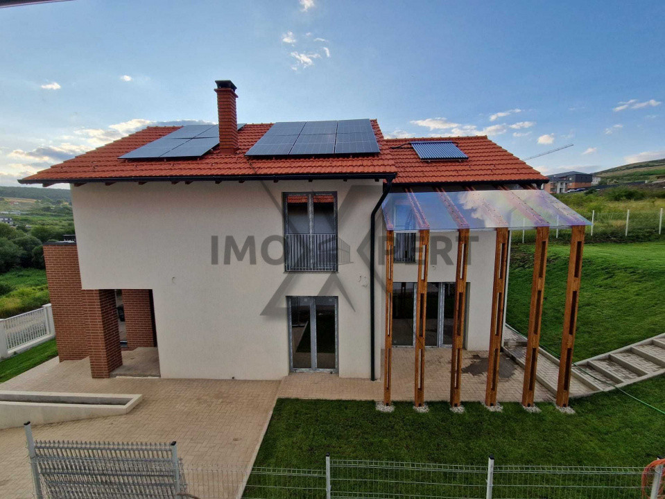 Casă premium la intrare in Chinteni, 514 mp teren, panouri solare
