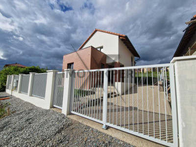 Casă premium la intrare in Chinteni, 514 mp teren, panouri solare