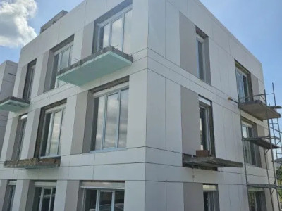 Aparament de 100 metri, Piscina, imobil tip Vila, zona Eugen Ionescu