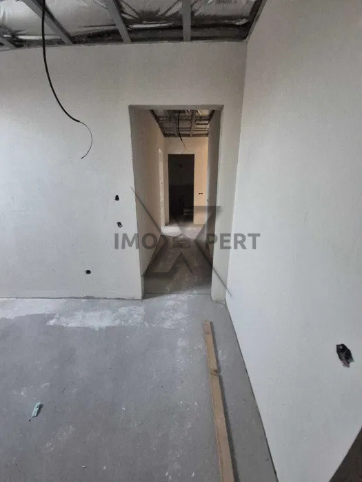 Apartament modern, 100mp, etaj + mansardă, cu grădină și parcare proprie