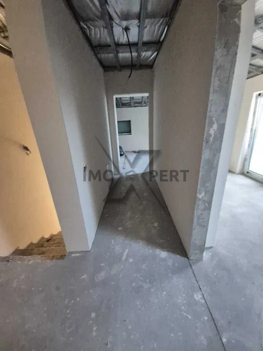 Apartament modern, 100mp, etaj + mansardă, cu grădină și parcare proprie