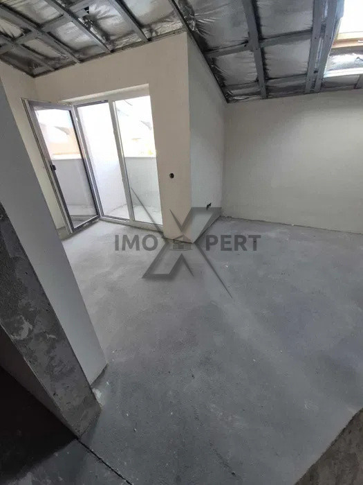 Apartament modern, 100mp, etaj + mansardă, cu grădină și parcare proprie