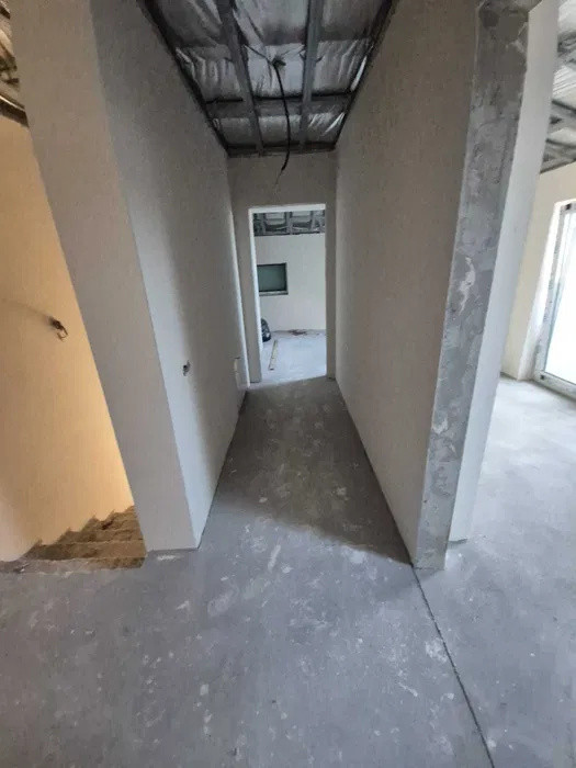 Apartament modern, 100mp, etaj + mansardă, cu grădină și parcare proprie