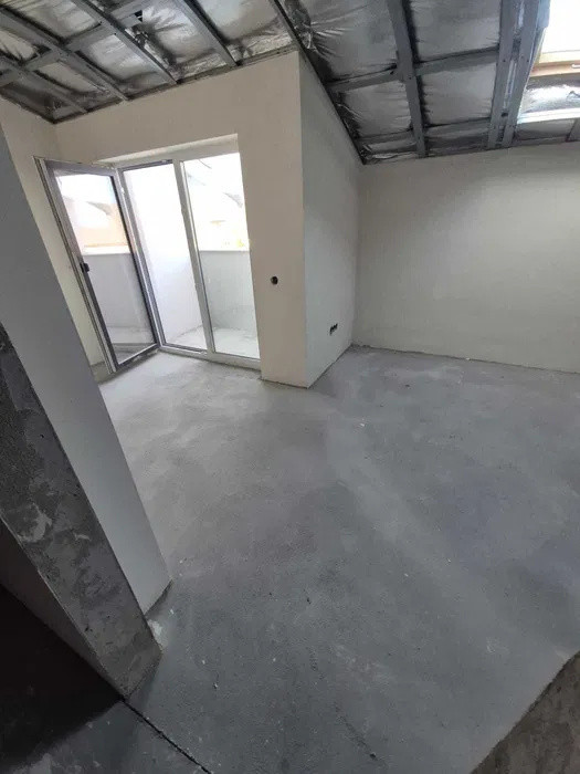 Apartament modern, 100mp, etaj + mansardă, cu grădină și parcare proprie