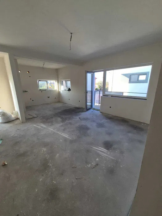 Apartament modern, 100mp, etaj + mansardă, cu grădină și parcare proprie