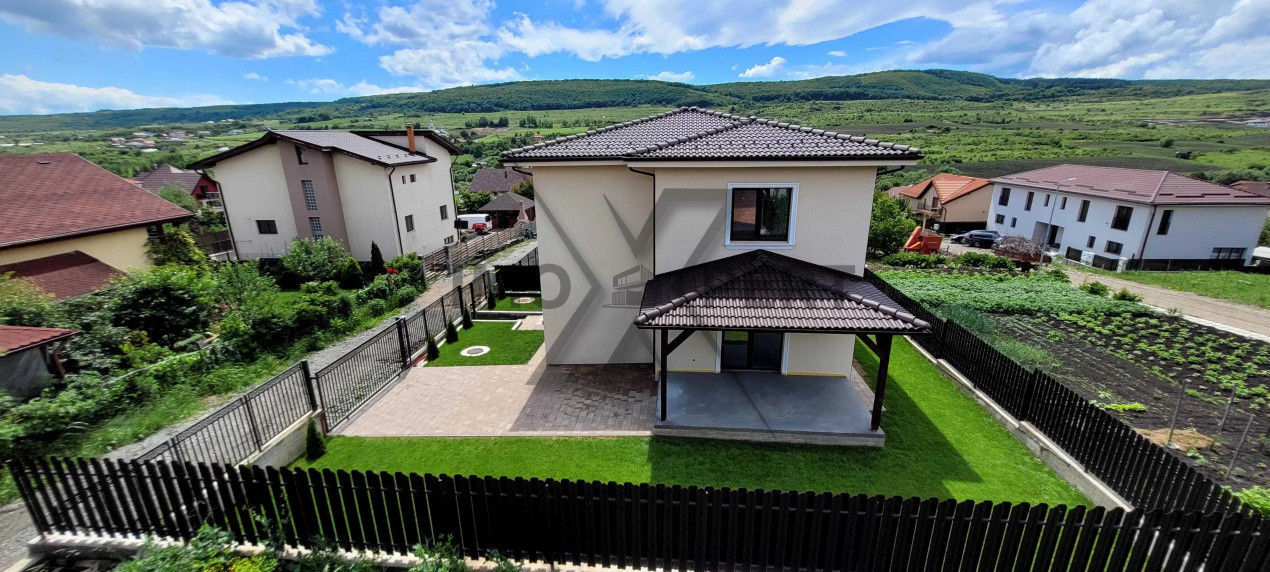 Duplex modern la intrarea în Chinteni, într-o zonă liniștită cu priveliște