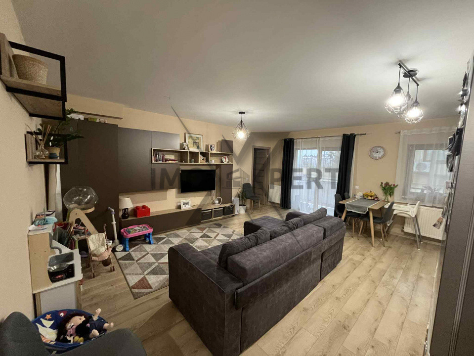 Apartament cu 2 camere, parcare, zona Vivo