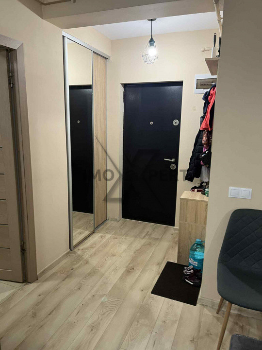 Apartament cu 2 camere, parcare, zona Vivo